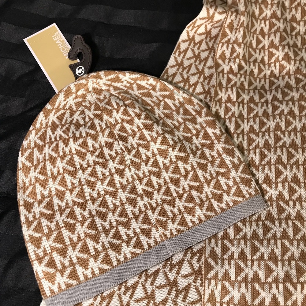 Michael kors hat and scarf set